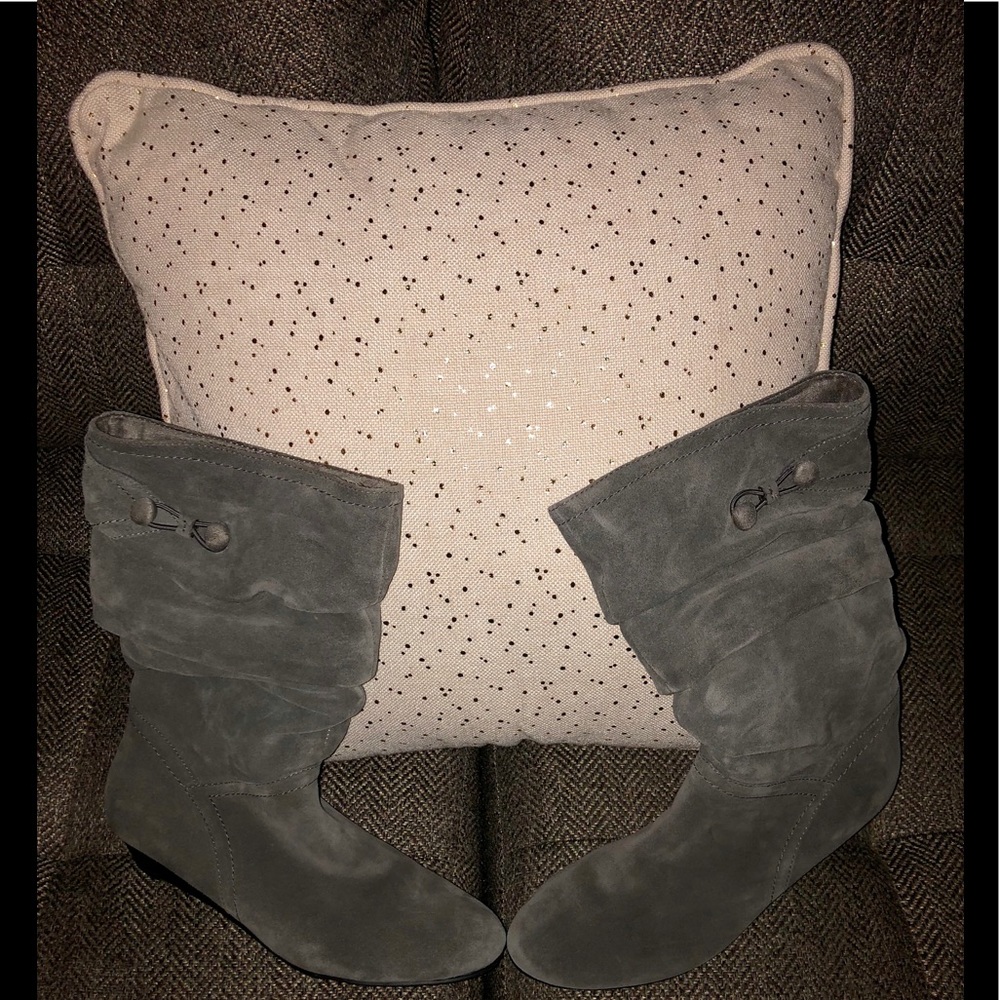 Brand New Suede White Mountain Boots Size 10